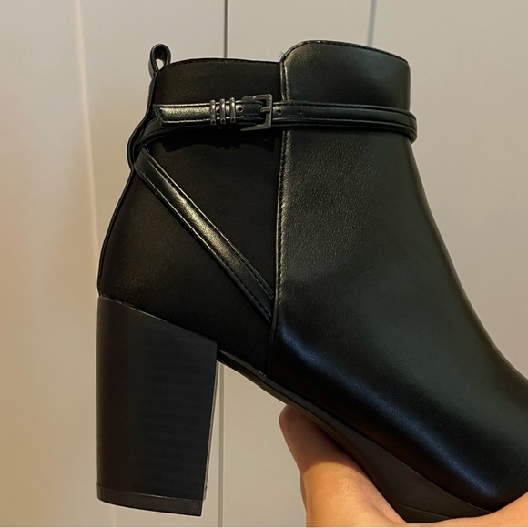 NWOT *Orig $120 Anne Klein Riah Ankle Boots - Picture 5 of 10